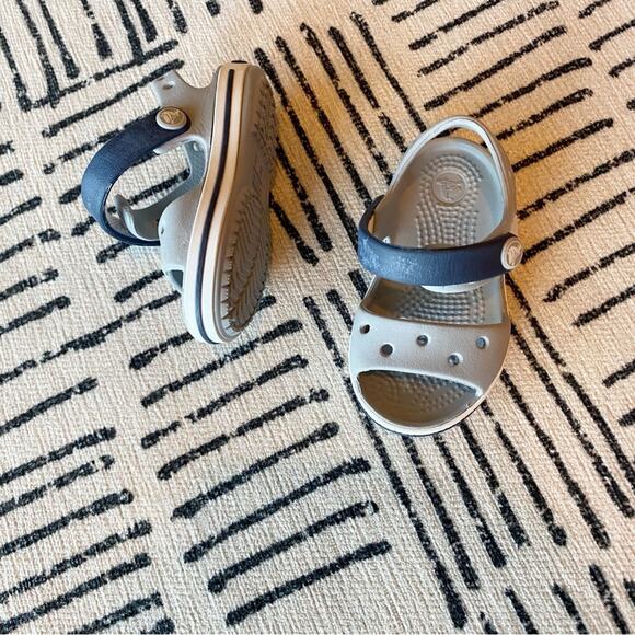 Crocs Kids Gray and Navy Sandals 5C - Picture 1 of 7
